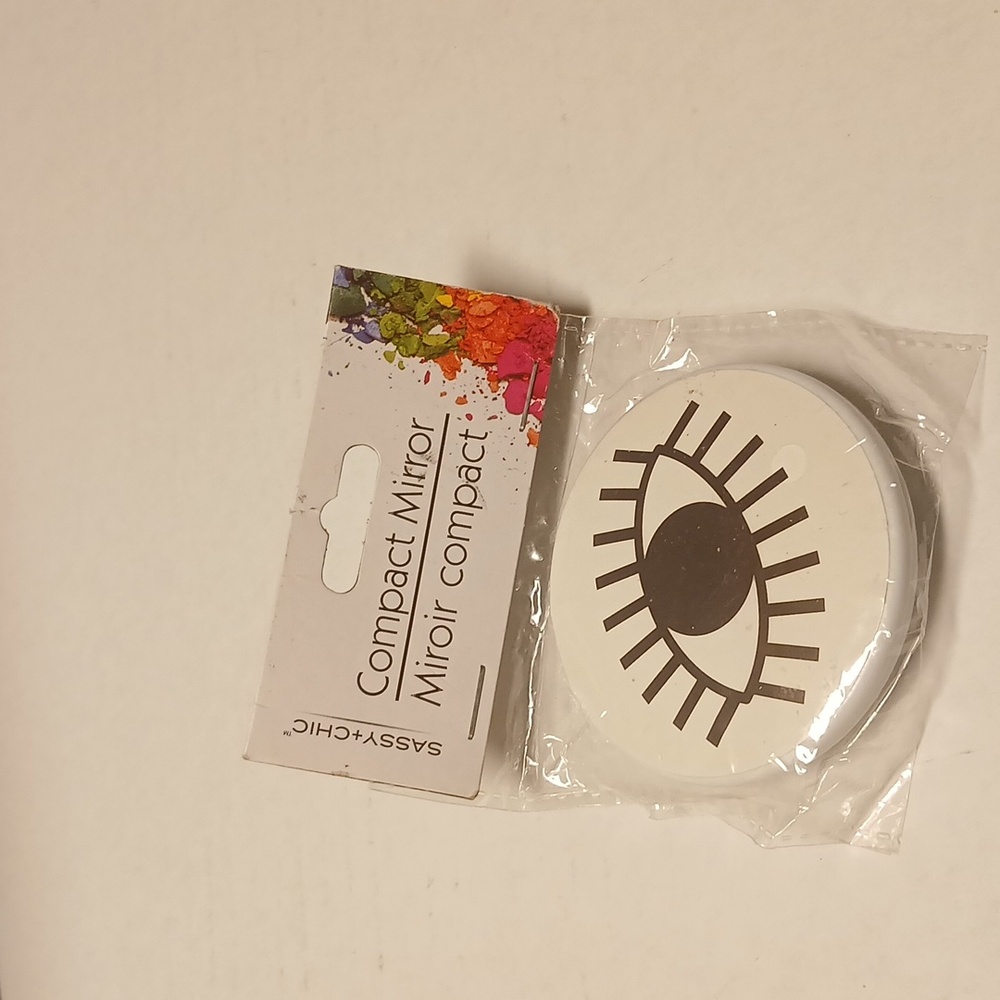 Compact Mirror NWT - Picture 4 of 5